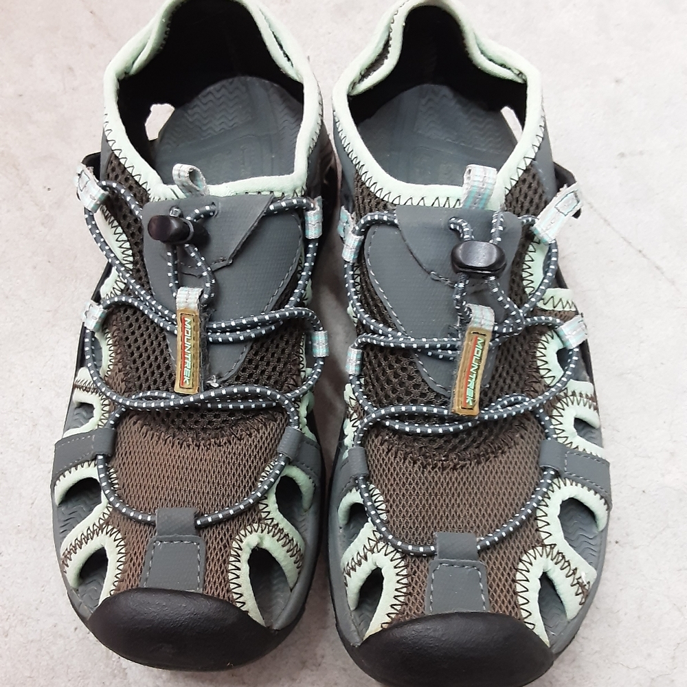Mounttrek Outdoor Hiking Water CloseToe Women's Sandals Size 6